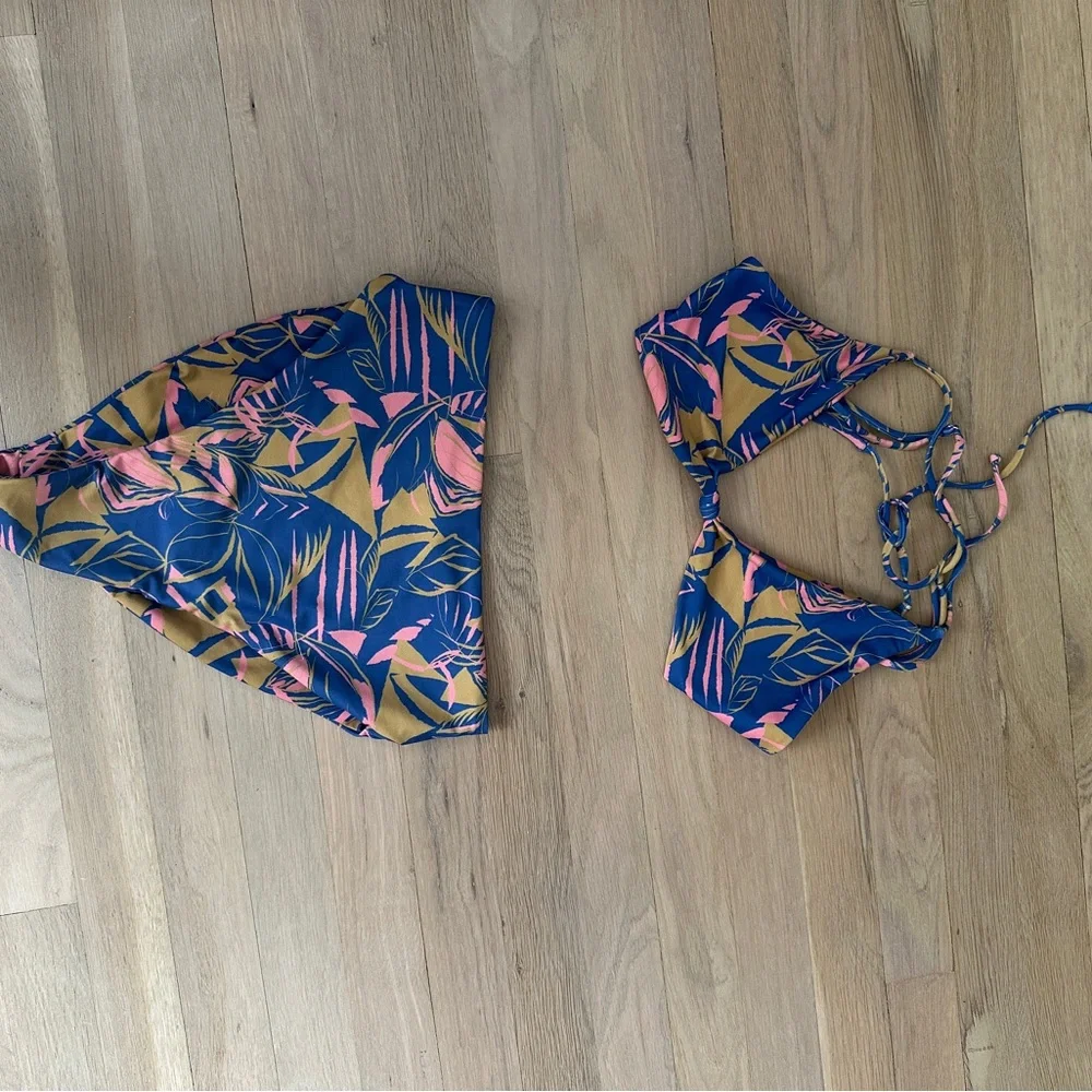 Skatie Tropical Print Bikini. Size large Top, Size medium bottoms - Picture 5 of 5